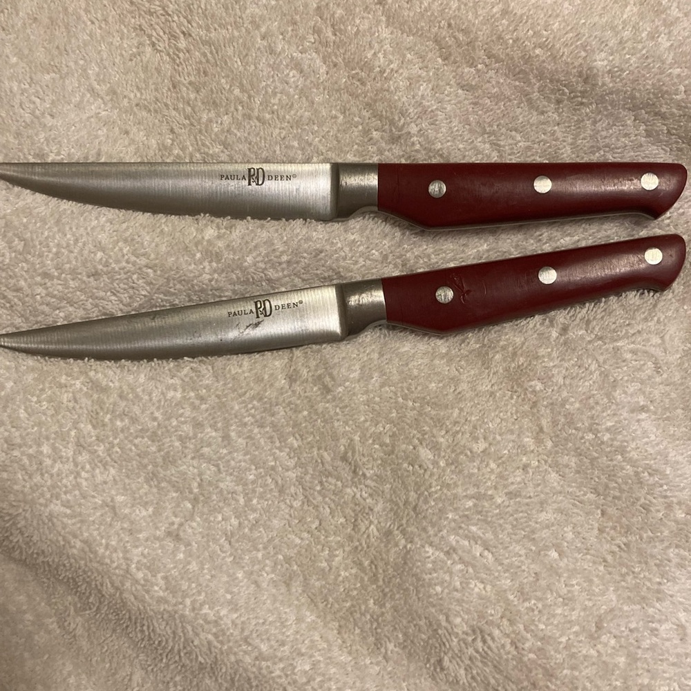 Paula PD Deen knifes 2 knives very sharp Hardly ever used 9 and a half inches
